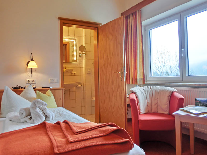 Einzelzimme im Hotel Garni Drachenburg Mittenwald